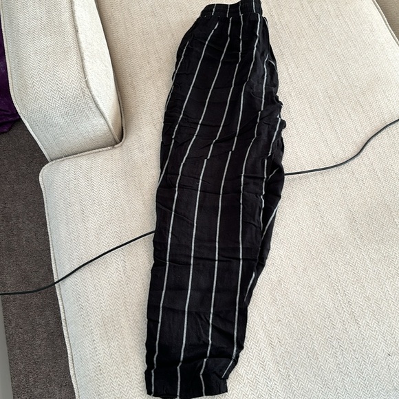 Pretty Little Thing Cropped Black Striped Pants - Picture 5 of 5
